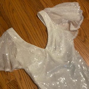 **NEW WITH TAGS** Lulu’s sequin white midi dress
